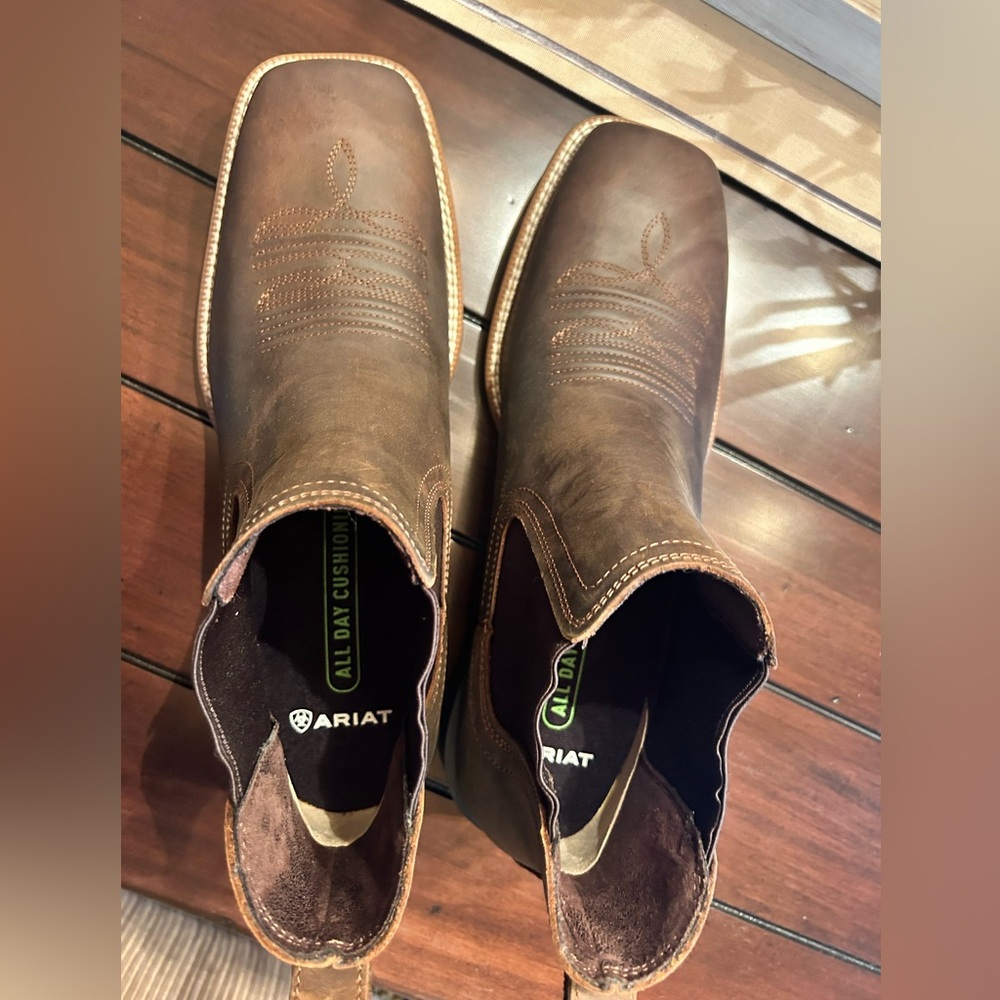 Ariat Bench Made Younger Western Boot